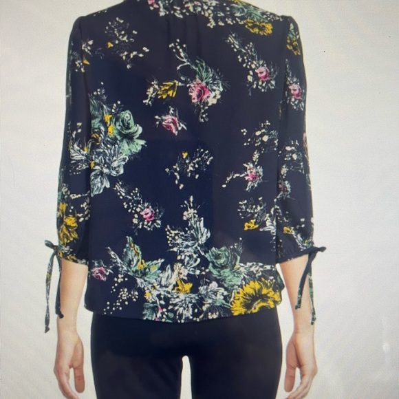 V Neck Floral Print Top - Picture 3 of 4